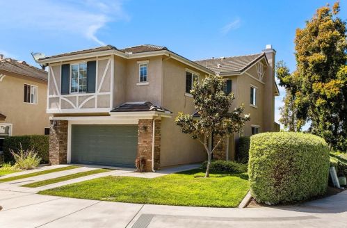 1601 Magnolia Cir, Vista, CA 92081-4550