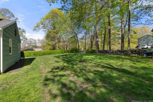 25 Sky Edge Dr, Bethel, CT 06801-1027
