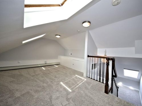 152 Brush Hollow Cres, Rye Brook NY  10573-1624 exterior