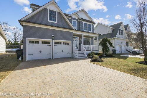 48 Forman St, Red Bank, NJ 07704