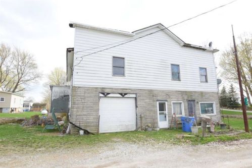 106 Main St, Larwill, IN 46764-9594