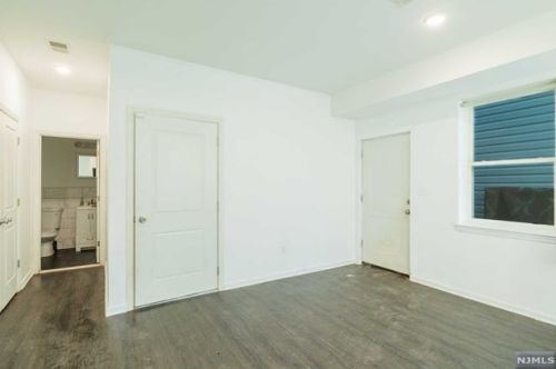 69 13 St, Newark NJ 07107-1108 exterior