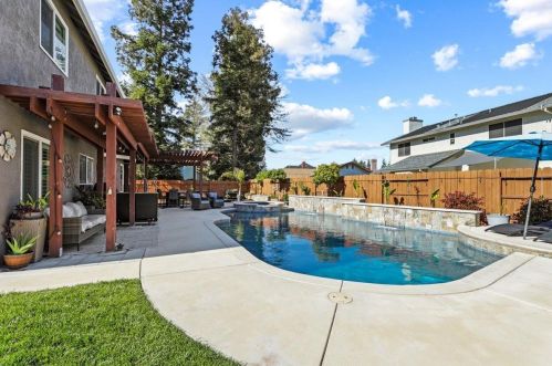 1900 Foxtail Ct, Turlock CA  95382-2890 exterior