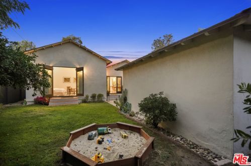 12202 Hartsook St, North Hollywood CA  91601-3961 exterior