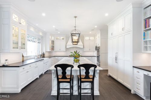 655 Hillcrest Ave, La Canada CA  91011-4040 exterior