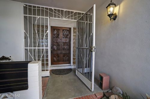 5077 Campana Dr, Tucson, AZ 85718-5621
