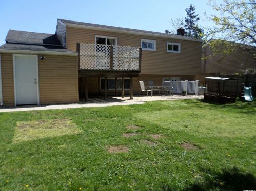 814 Delaware Ave, North Lindenhurst NY  11757-2811 exterior