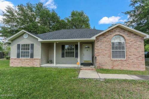 211 1st St, Macclenny, FL 32063-2233