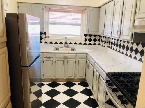 2923 Dewitt Pl, Bronx NY  10469-5503 exterior