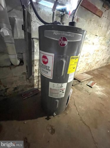 818 Philadelphia Ave, West Deptford NJ  08063-1335 exterior