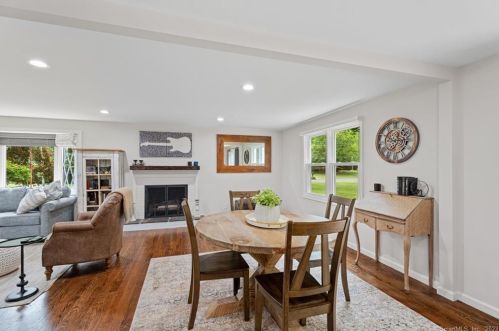 9 Lamplight Dr, Kensington CT  06037-1805 exterior