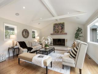 7 Altarinda Dr, Orinda, CA 94563-2405