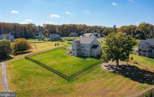 10244 Forest Lake Dr, Great Falls VA  22066-3609 exterior