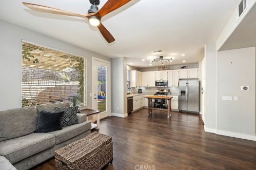 42056 Calabria Dr, Temecula CA  92591-5721 exterior