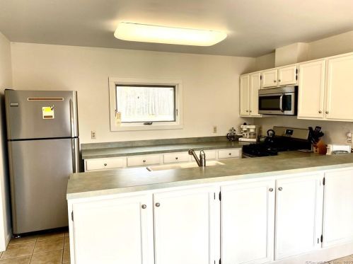 56 Selleck Hill Rd, Salisbury CT  06068-1708 exterior