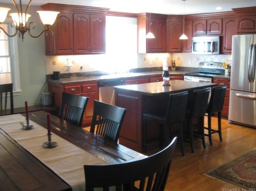 109 Moore Hill Dr, Southington CT  06489-2929 exterior