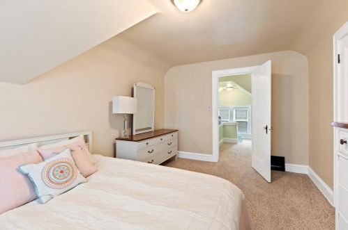 3140 32, Milwaukee WI 53215-4233 exterior