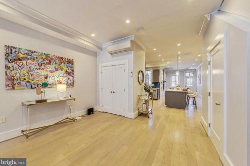 2119 1st St, Washington DC  20001-1004 exterior