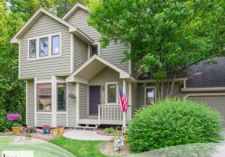 3778 Windtree Dr, Saint Paul, MN 55123-1324