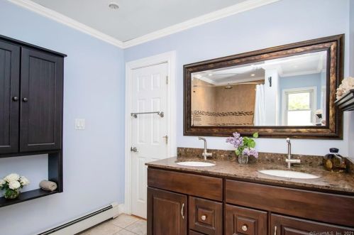 41 Talcott Rd, Glastonbury CT  06033-2918 exterior