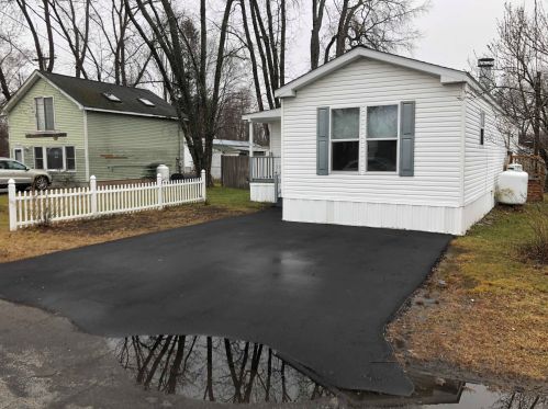 4 Mckee Dr, Concord, NH 03301-7418