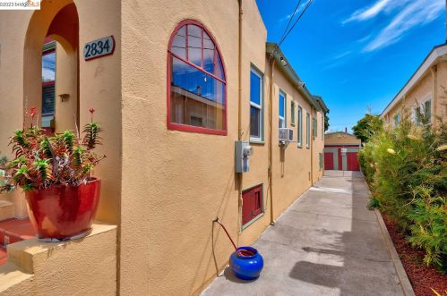 2834 60 Ave, Oakland CA 94605-1504 exterior