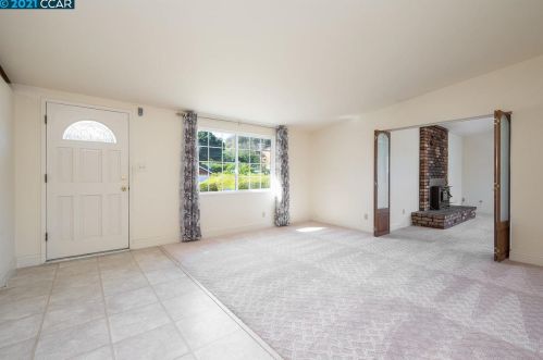 1737 El Toro Way, Pinole CA  94564-2116 exterior