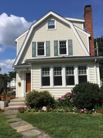 29 Lawton Ave, Hartsdale, NY 10530-2525