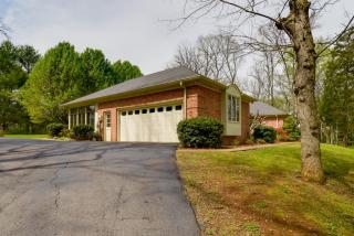 2418 Hidden Lake Cir, Columbia, TN 38401-5808