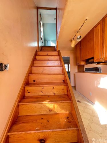 201 Campbell St, Woodbridge NJ  07095-2305 exterior