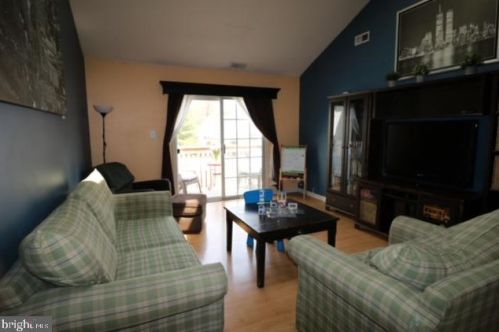 1357 Tristram Cir, West Deptford, NJ 08051-2230