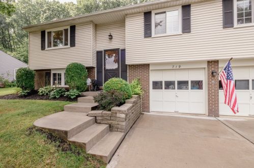 719 Skyview Dr, Cranberry Township, PA 16066-4113