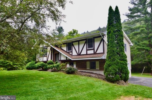2580 Spruce Hollow Rd, Palmerton, PA 18071-3920
