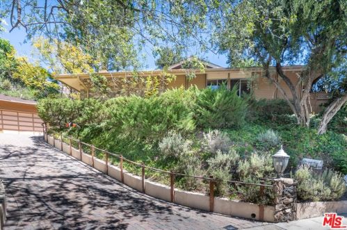 16105 Clear Oak Dr, Van Nuys, CA 91436-3309