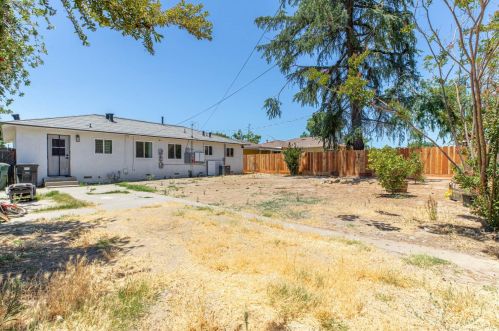 1726 Carlton Ave, Modesto CA  95350-4168 exterior