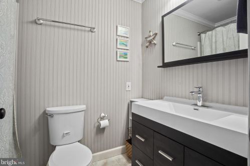 300 E St, Purcellville VA  20132-3317 exterior