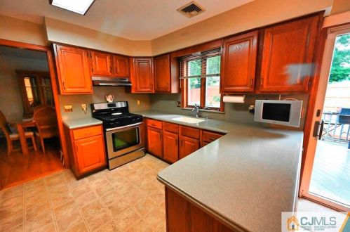 100 Hill Hollow Rd, South Plainfield NJ  07080-1621 exterior