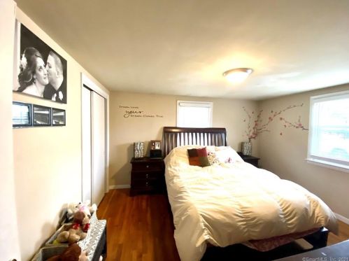 4 Poulin Dr, Putnam CT  06260-1010 exterior