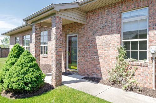 2006 Bandek Ln, Lawrence, PA 15055-1040