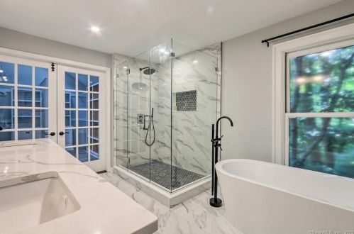 8 Tulip Tree Ln, Norwalk CT  06851-1409 exterior