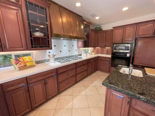 3304 Silver Oak Ln, Vista CA  92084-6614 exterior