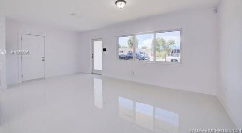 1124 70th Pl, Hialeah FL  33014-5113 exterior