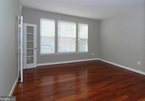 13767 Ulysses St, Woodbridge, VA 22191-5412