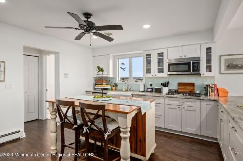 1600 Bch Blvd, Lacey NJ  08731-5031 exterior