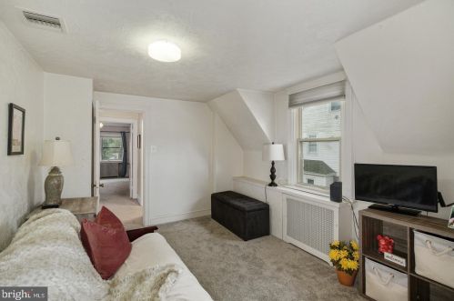 8322 Cedar Rd, Melrose Park PA  19027-2141 exterior