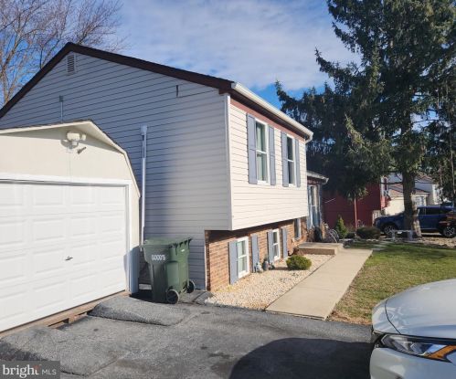 2797 Cobblestone Ln, Lancaster, PA 17601-3303