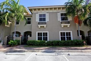 275 Lake Monterey Cir, Boynton Beach FL  33426-8443 exterior