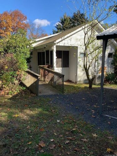 65 Glenmere Homesites Rd, Florida, NY 10921-1902