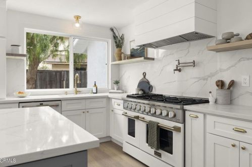 1121 Port Cir, Oxnard CA  93035-2212 exterior