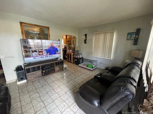 3960 1st Ave, Hialeah, FL 33012-4408